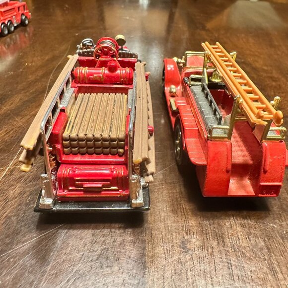 Two Vintage Lesney Matchbox Fire Trucks - Picture 6 of 10